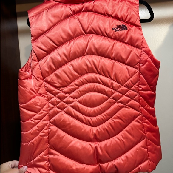 The North Face Women's Vibrant Orange Quilted Vest - Womens - Medium - Picture 5 of 6